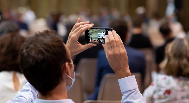 Suivez le débat sur les réseaux sociaux